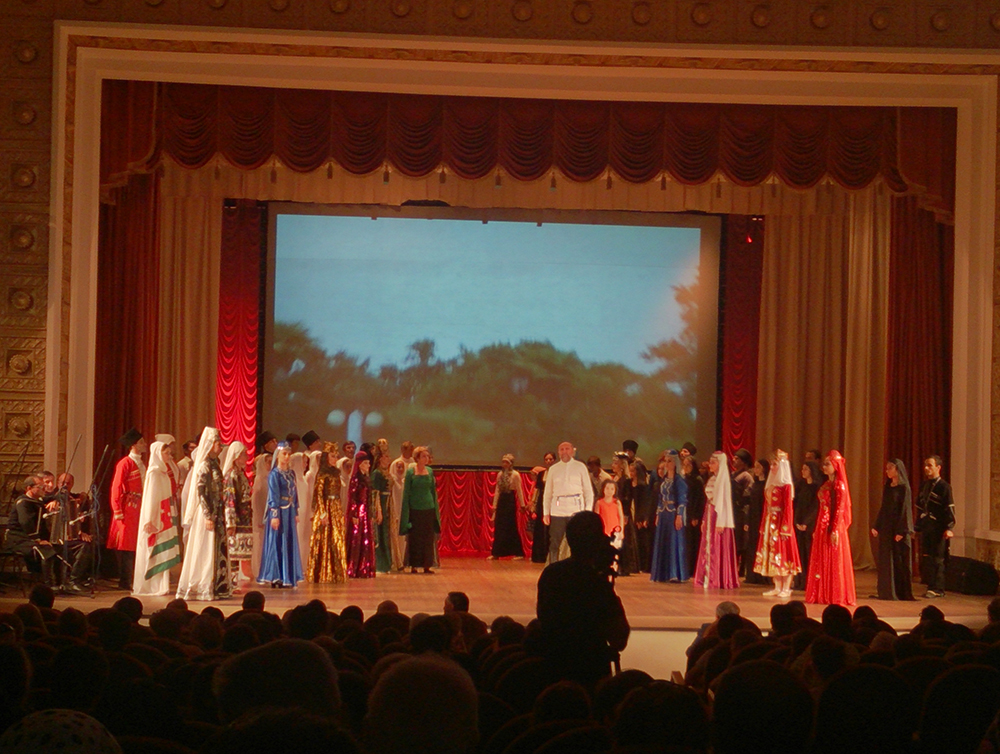  المشاركة الأولى للشباب السوريين في الحفل الذي أقيم في مسرح فيلارمونيا
