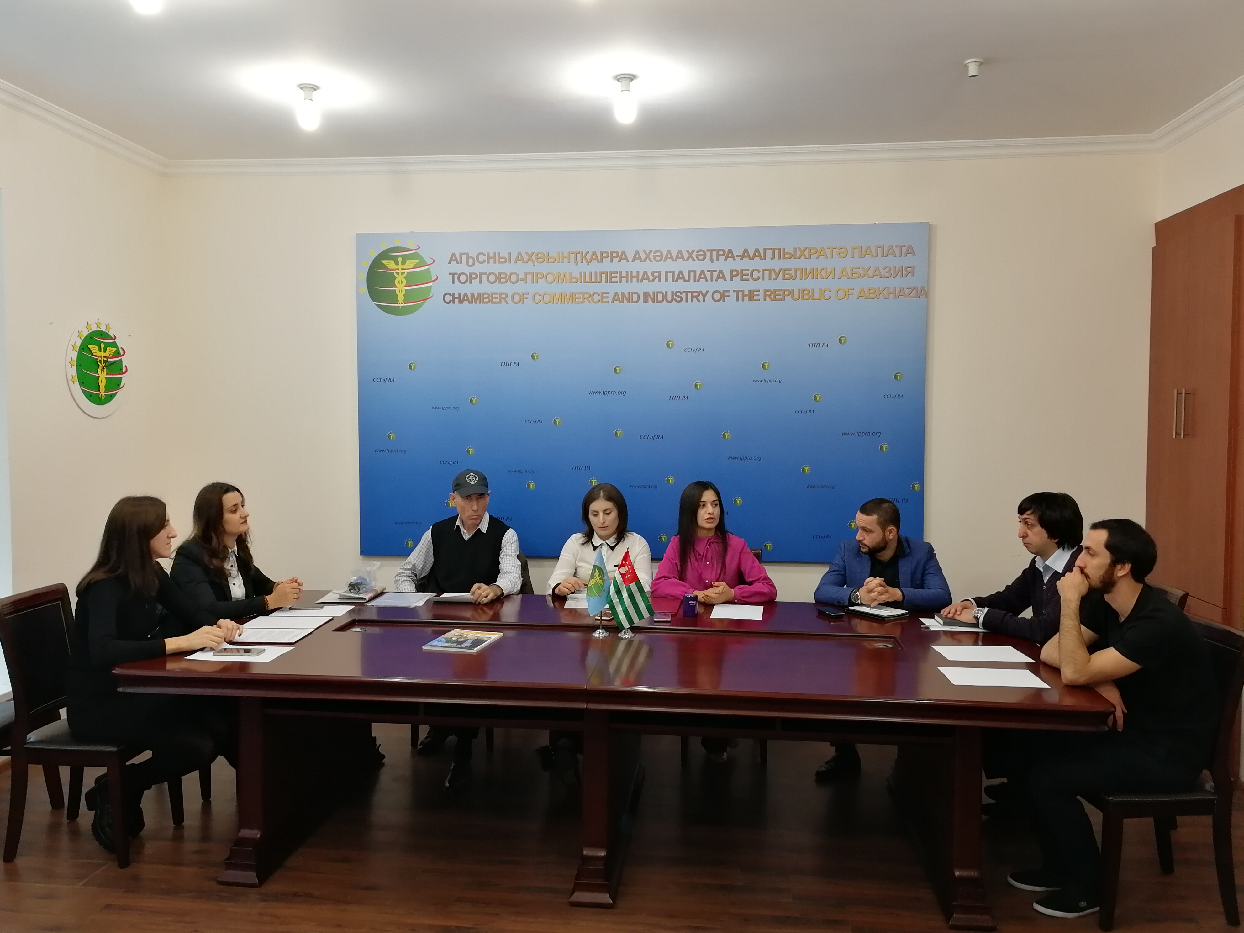 توقيع إتفاقية تعاون بين ( جمعية رواد الأعمال الشباب الأبخاز ) و دار النشر لصحيفة " جمهورية أبخازيا " .