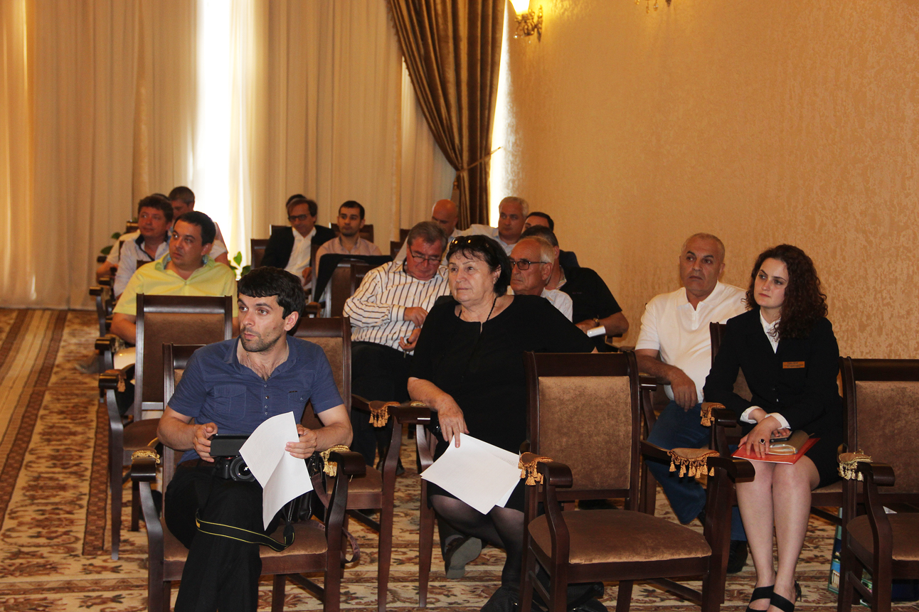 اجتماع رجال الأعمال الأبخاز بما يتعلق بموضوع ( تنمية المشاريع الأعمالية و تحفيز الأنشطة الإستثمارية في جمهورية أبخازيا ).
