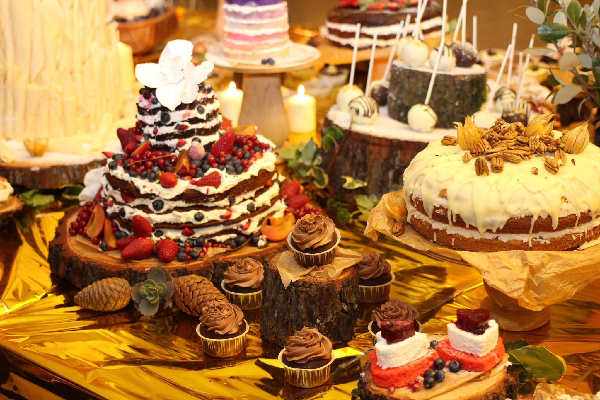 الفائز بلقب ( أفضل صانعي الحلوة لعام 2015 ) هو متجر الحلوى " بيسكفيتنيي دفور " .